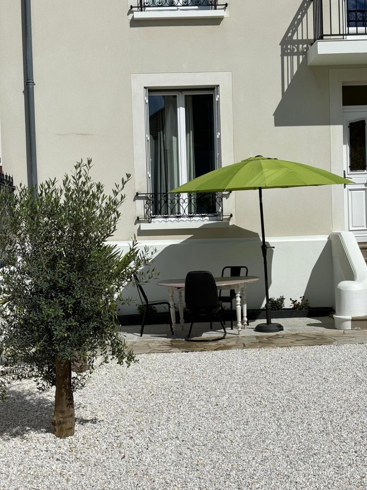 Appartement 2 Chambres Dans Une Belle Maison A Proximite De Paris Asnieres-sur-Seine Exterior photo